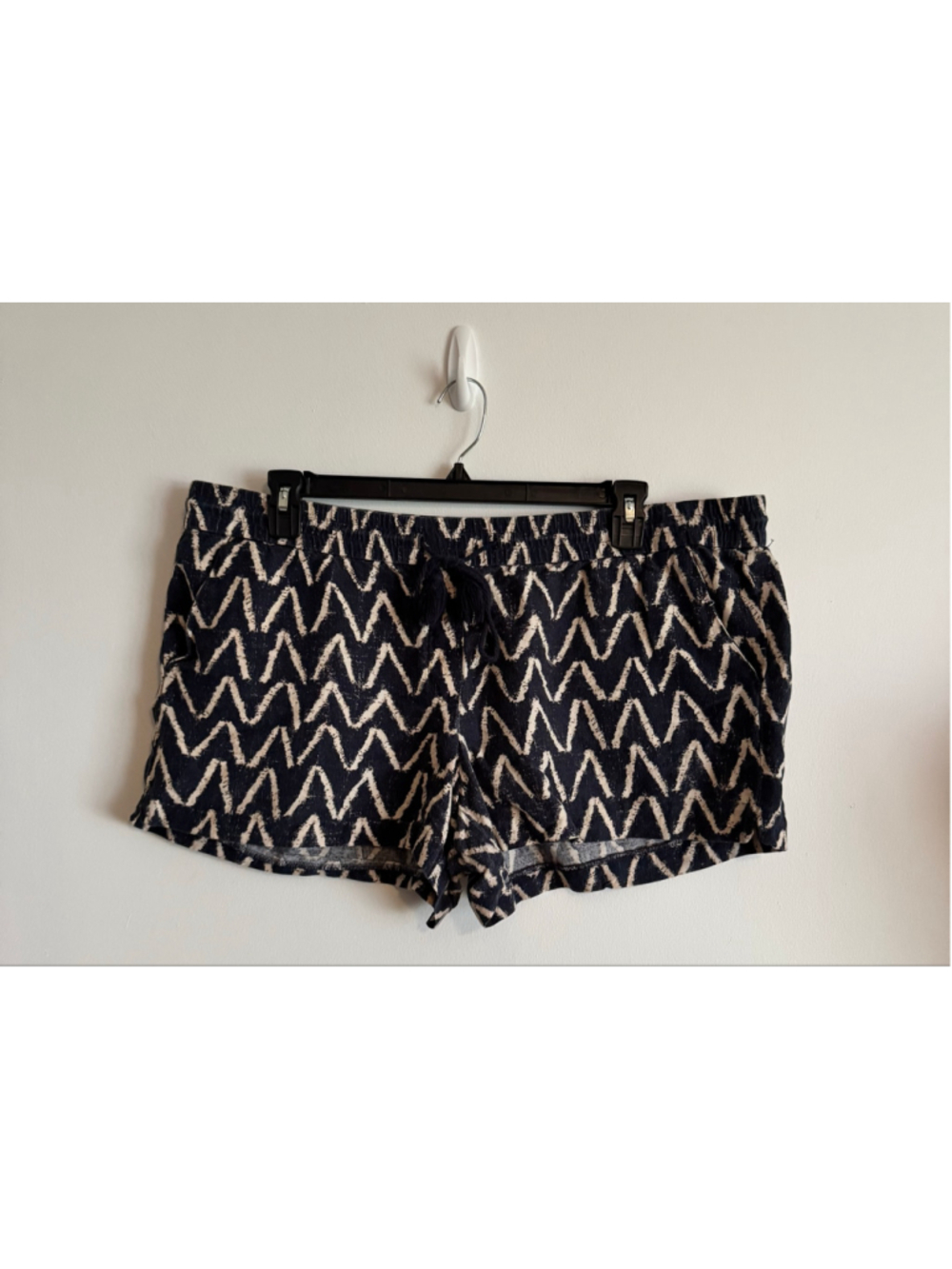 Women's LOFT Navy and Beige Zigzag Print Linen Blend Shorts Size XL